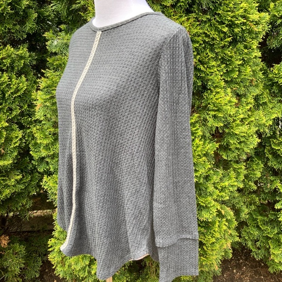Lazy Sundays Gray  Embroidered waffle knit top med - Picture 3 of 7